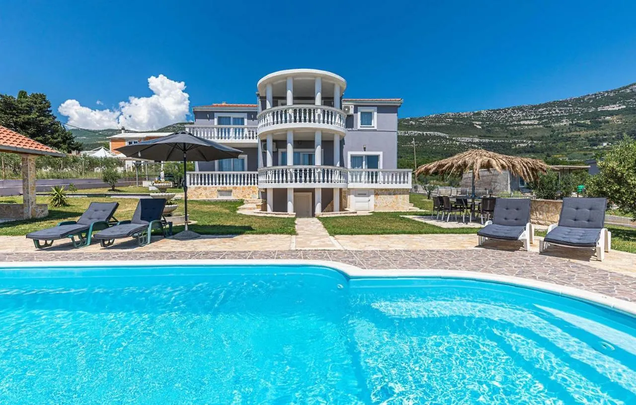Villa Hana Kastel Novi 0*,
