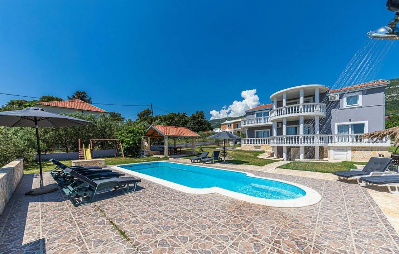 Villa Hana Kastel Novi 0*,