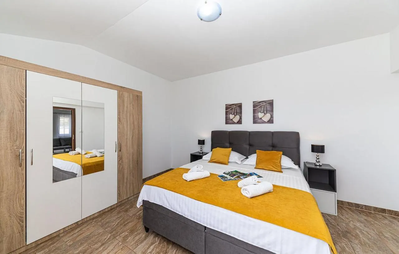 Villa Hana Kastel Novi 0*,  Croatia
