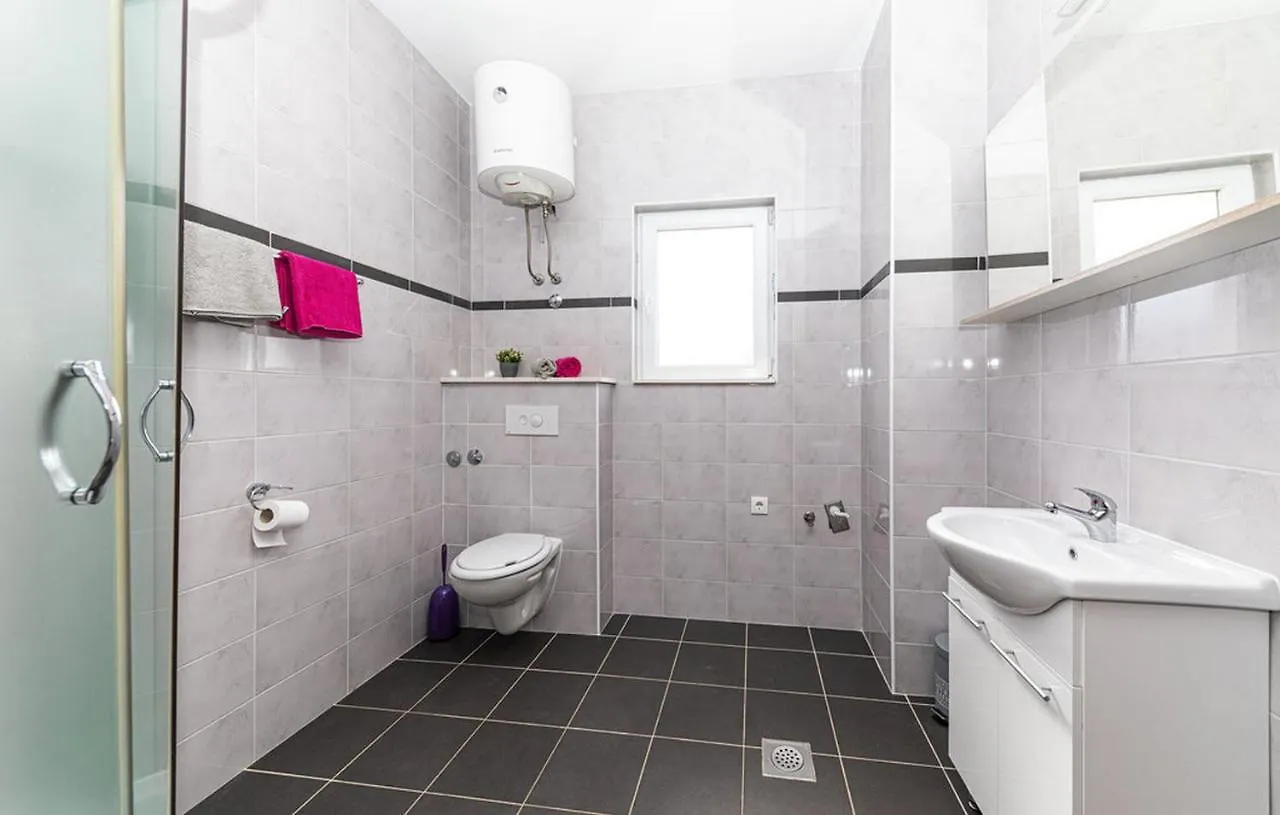 Villa Hana Kastel Novi 0*,