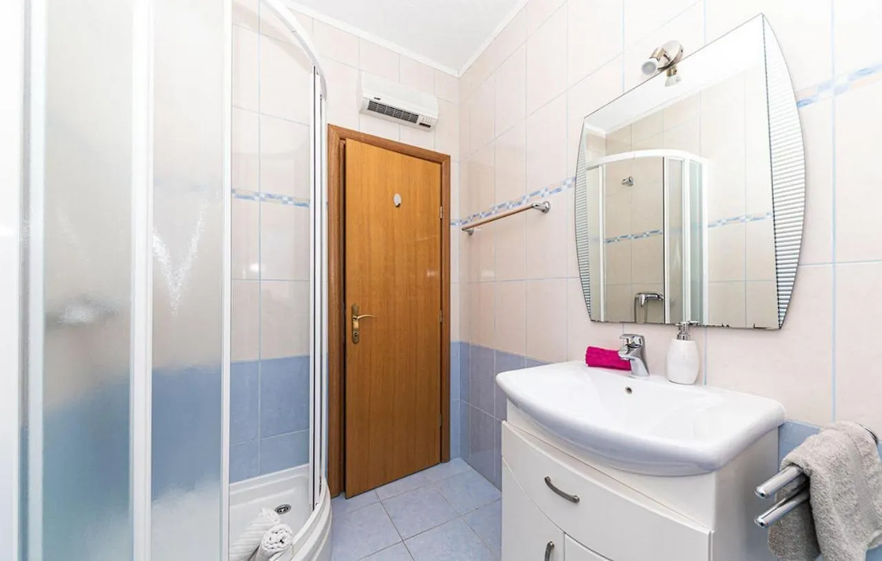 Villa Hana Kaštel Novi 0*,  クロアチア